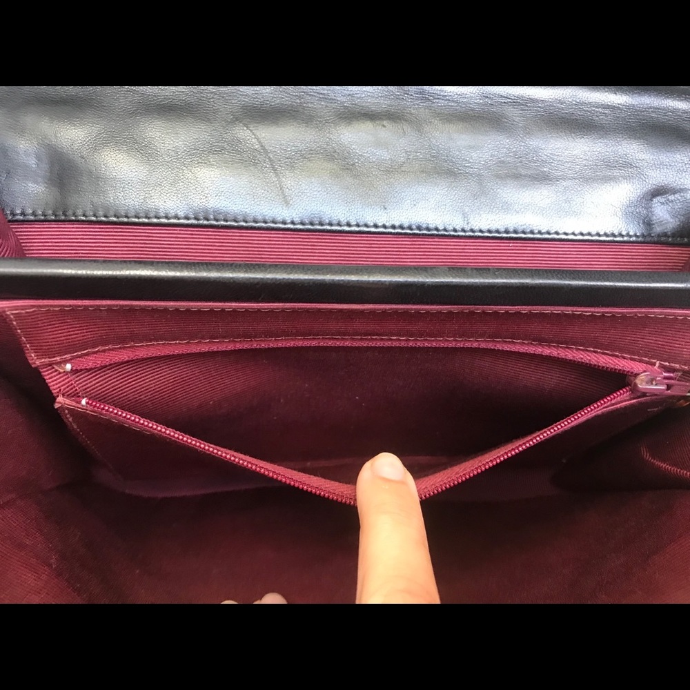 Authentic CHANEL Lambskin Black CC bag - Picture 7 of 8